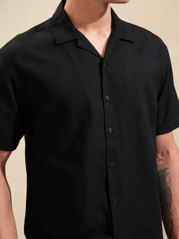 Highlander Men Black Textured Relaxed Fit Casual Shirt