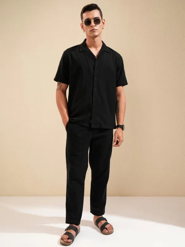 Highlander Men Black Textured Relaxed Fit Casual Shirt