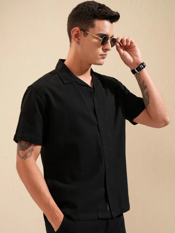 Highlander Men Black Textured Relaxed Fit Casual Shirt