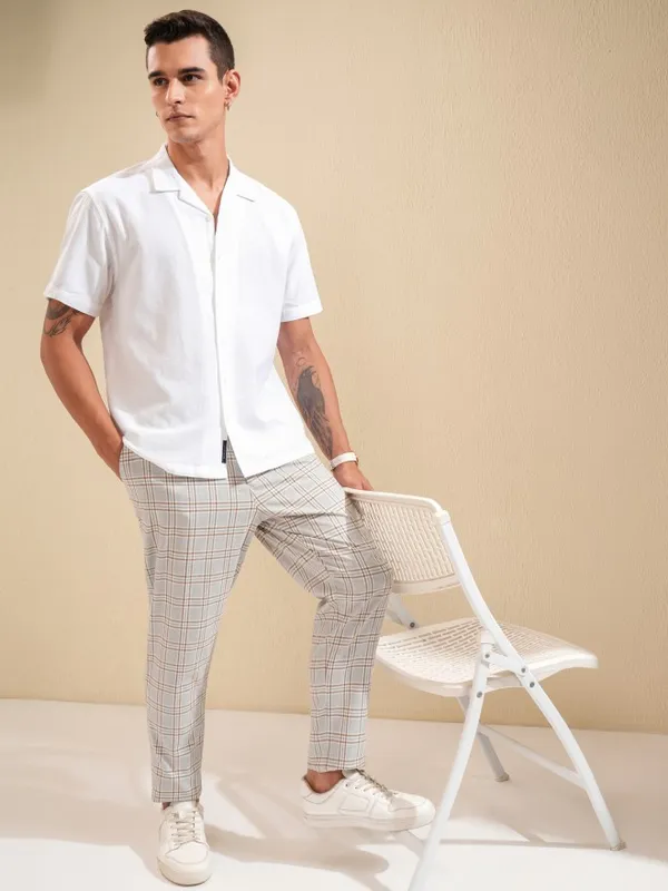 Highlander Men White Textured Relaxed Fit Casual Shirt