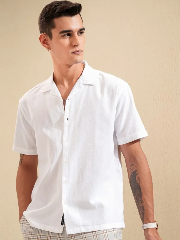 Highlander Men White Textured Relaxed Fit Casual Shirt