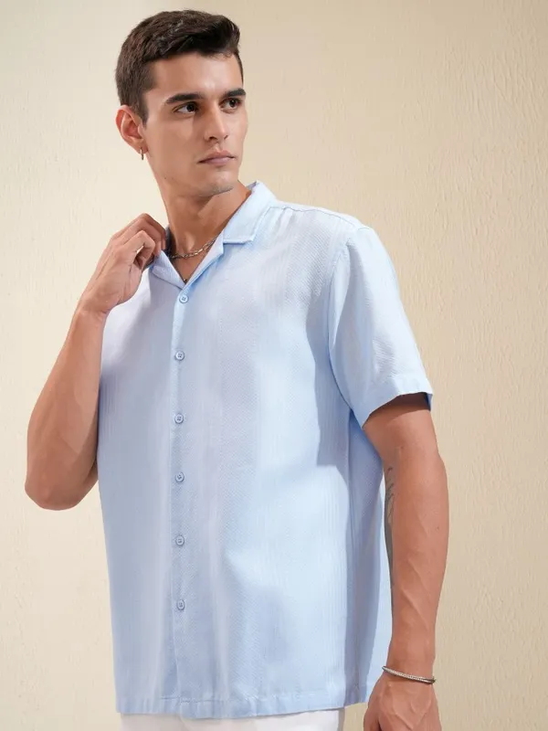 Highlander Men Blue Solid Relaxed Fit Casual Shirt
