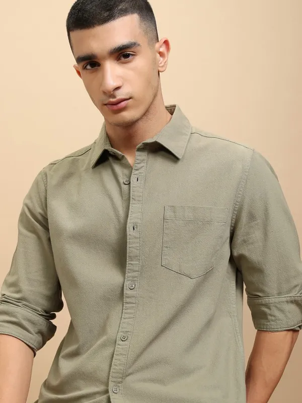 Highlander Men Olive Solid Regular Fit Casual Shirt