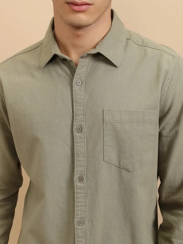 Highlander Men Olive Solid Regular Fit Casual Shirt