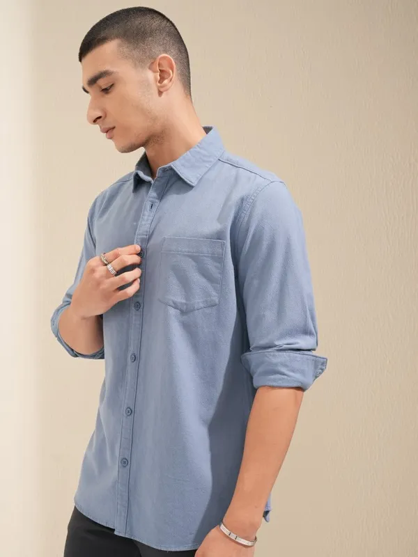 Highlander Men Blue Solid Regular Fit Casual Shirt