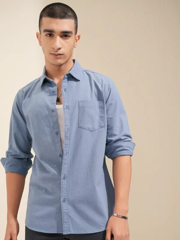 Highlander Men Blue Solid Regular Fit Casual Shirt