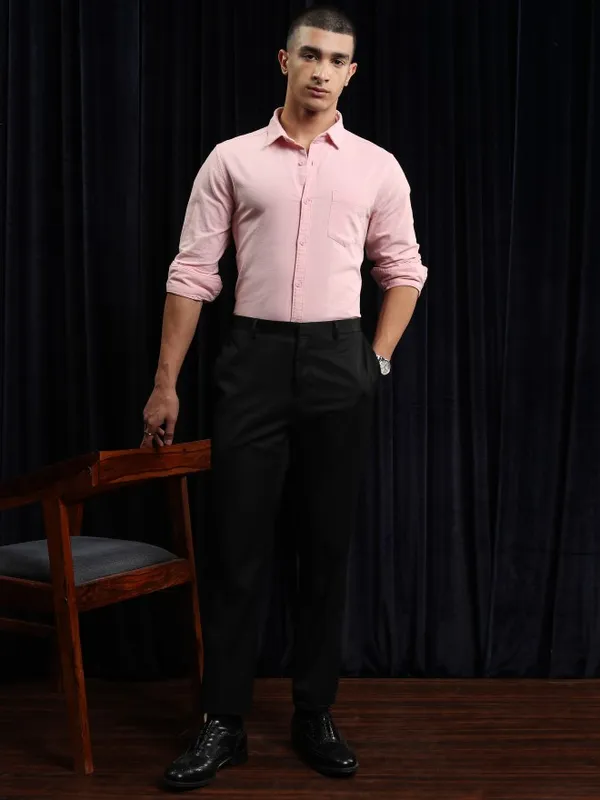 Highlander Men Pink Solid Regular Fit Casual Shirt