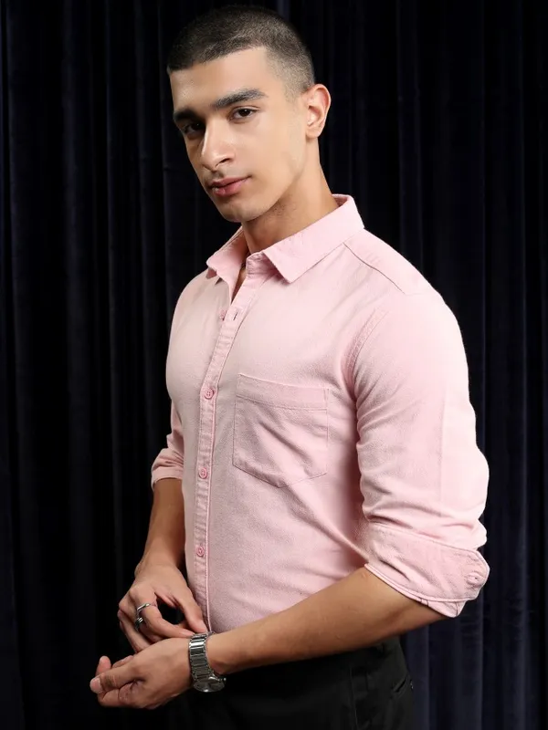 Highlander Men Pink Solid Regular Fit Casual Shirt