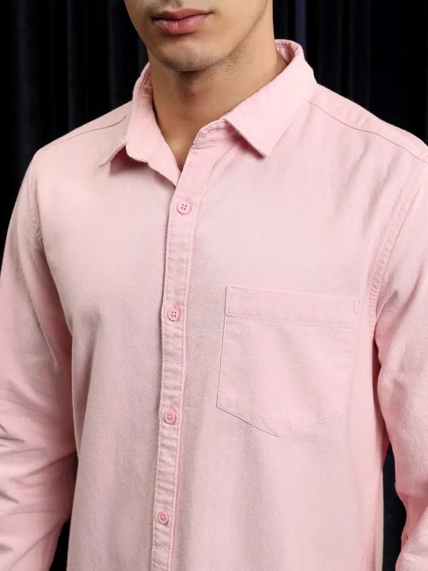 Highlander Men Pink Solid Regular Fit Casual Shirt
