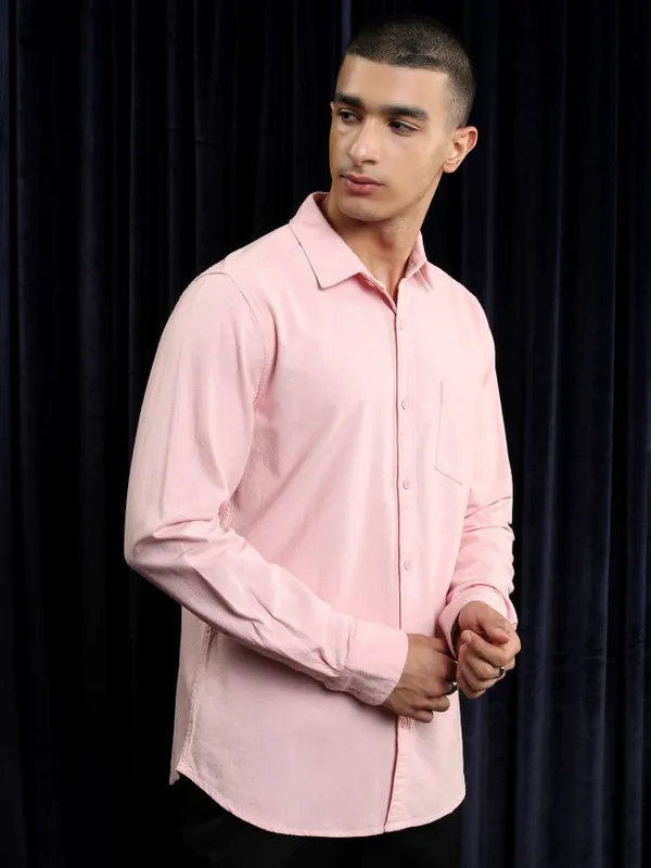 Highlander Men Pink Solid Regular Fit Casual Shirt