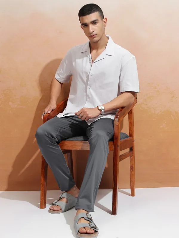 Highlander Men Grey Solid Relaxed Fit Casual Shirt