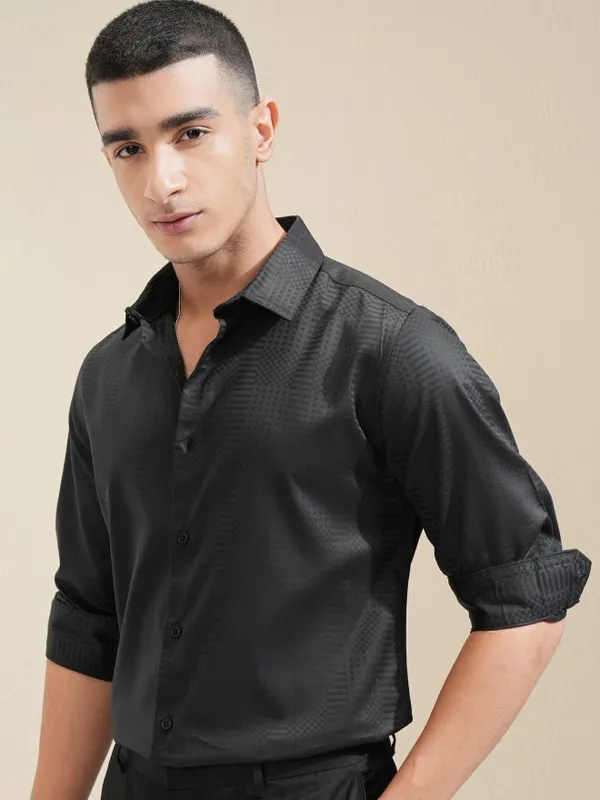 Highlander Men Black Textured Slim Fit Casual Shirt