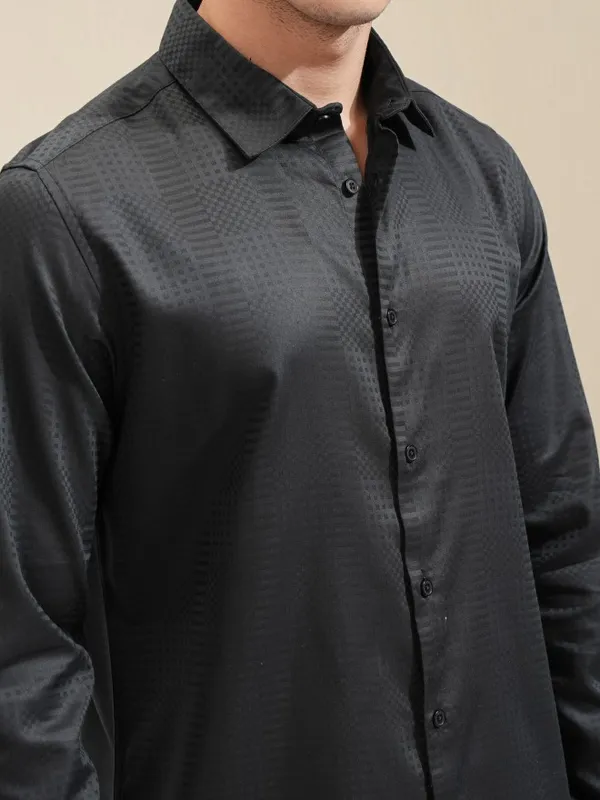 Highlander Men Black Textured Slim Fit Casual Shirt