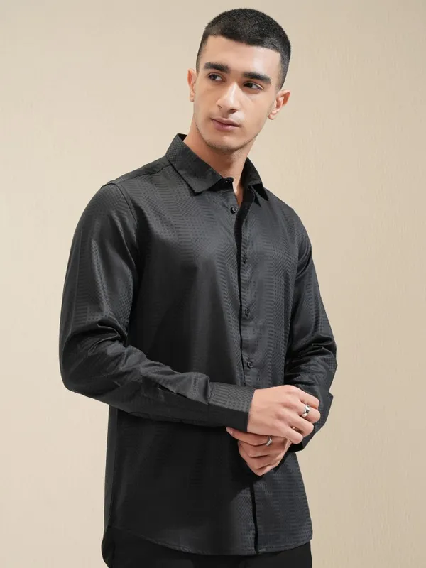 Highlander Men Black Textured Slim Fit Casual Shirt