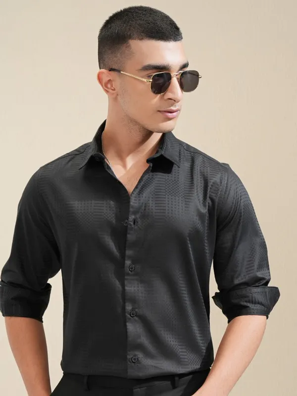 Highlander Men Black Textured Slim Fit Casual Shirt