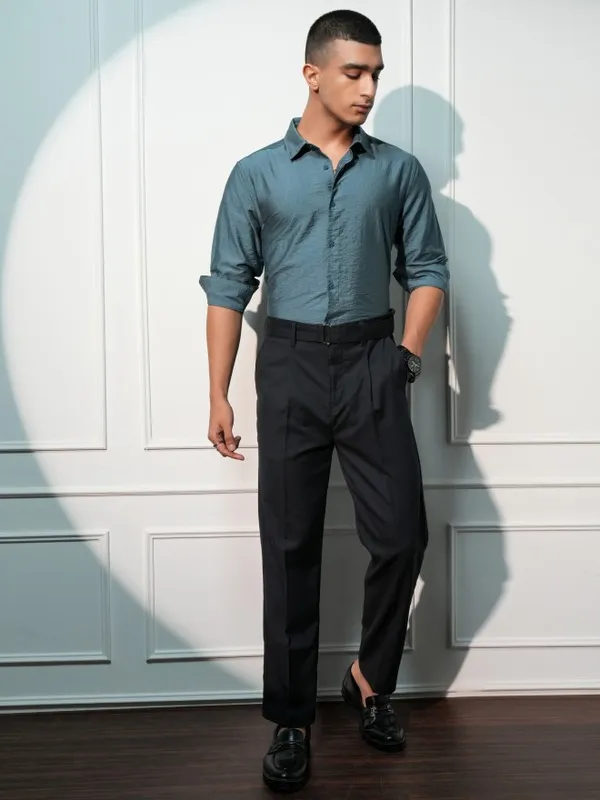 Highlander Men Teal Solid Slim Fit Casual Shirt