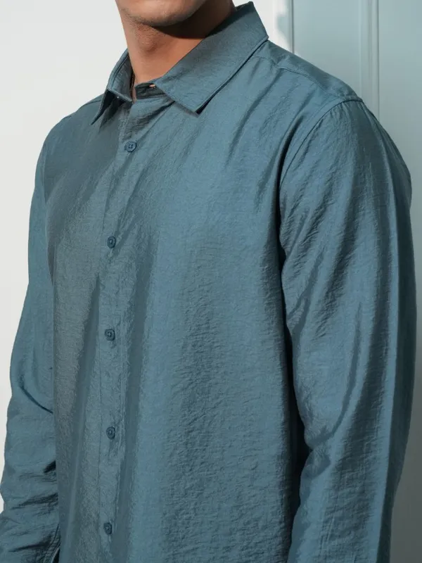Highlander Men Teal Solid Slim Fit Casual Shirt