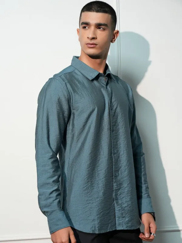 Highlander Men Teal Solid Slim Fit Casual Shirt