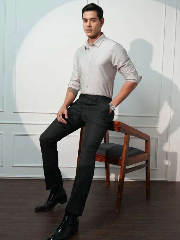 Highlander Men Grey Solid Slim Fit Casual Shirt