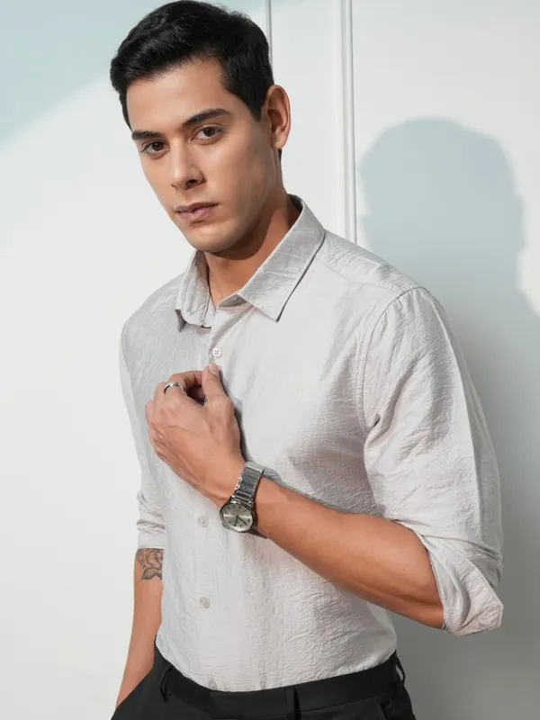 Highlander Men Grey Solid Slim Fit Casual Shirt