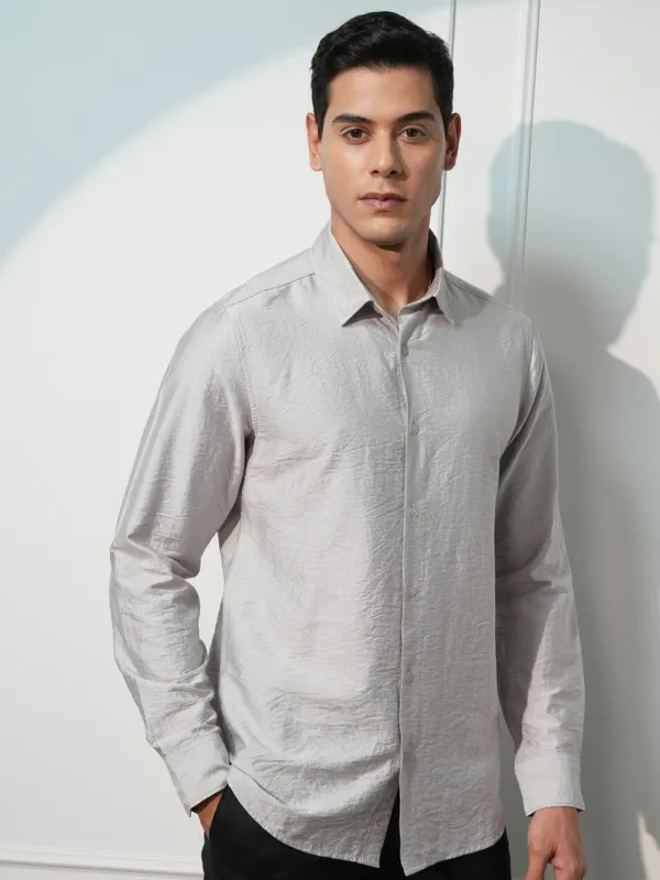 Highlander Men Grey Solid Slim Fit Casual Shirt