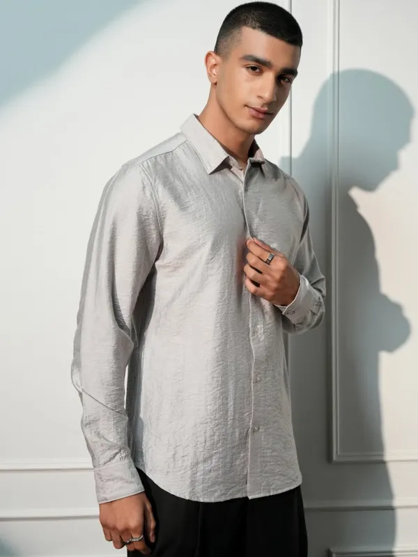 Highlander Men Grey Solid Slim Fit Casual Shirt