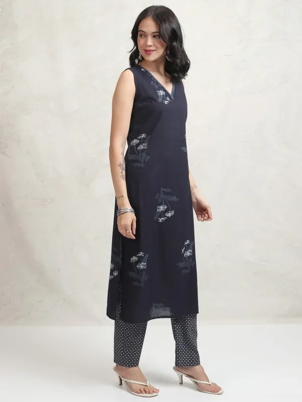 Vishudh Women Navy Blue Printed Kurta With Trousers And Dupatta