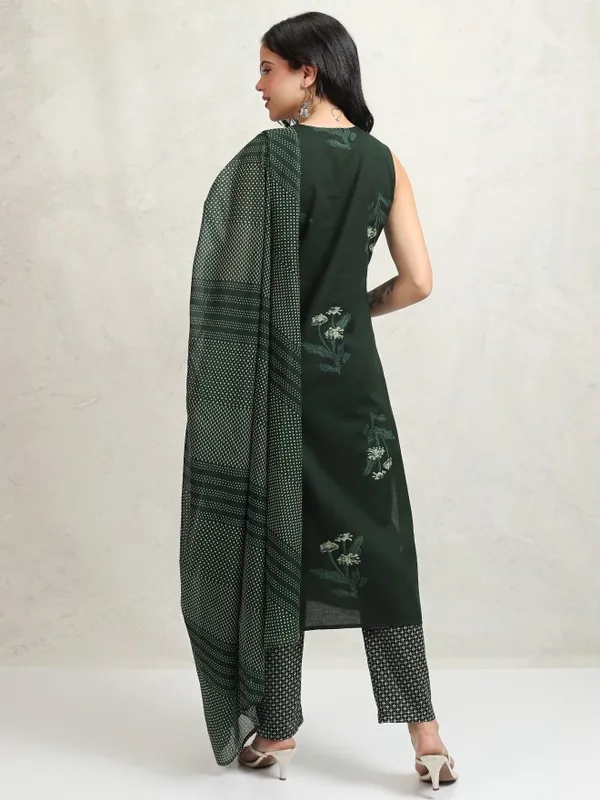 Women Kurta With Trousers & Dupatta