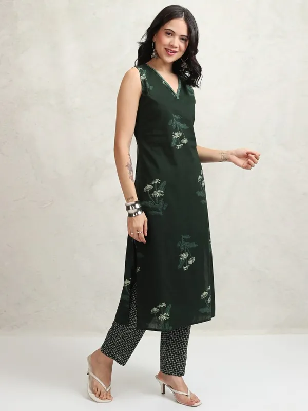 Women Kurta With Trousers & Dupatta