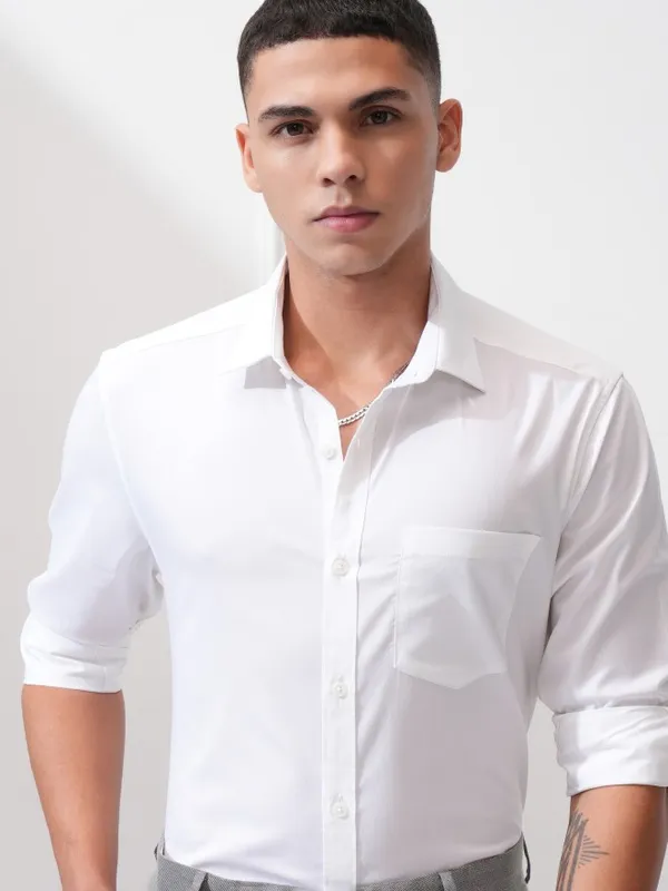 Highlander Men White Solid Formal Slim Fit shirt
