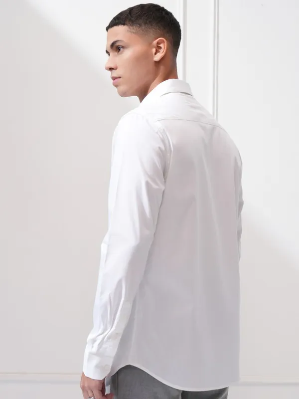 Highlander Men White Solid Formal Slim Fit shirt