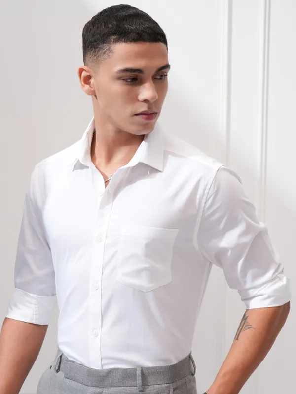 Highlander Men White Solid Formal Slim Fit shirt