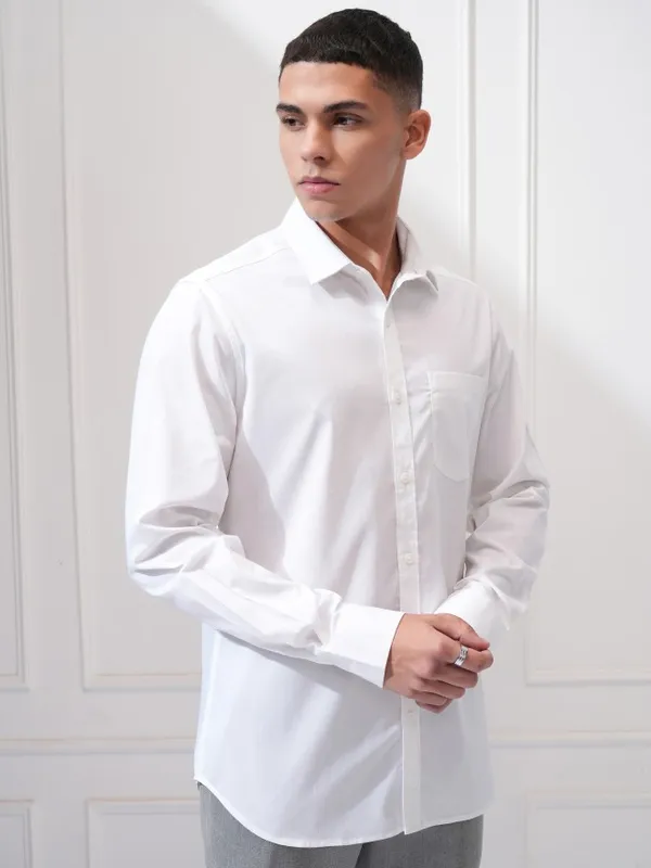 Highlander Men White Solid Formal Slim Fit shirt