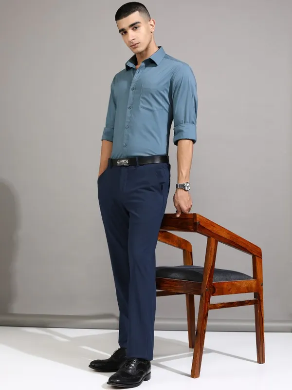 Highlander Men Blue Solid Slim Fit Casual Shirt