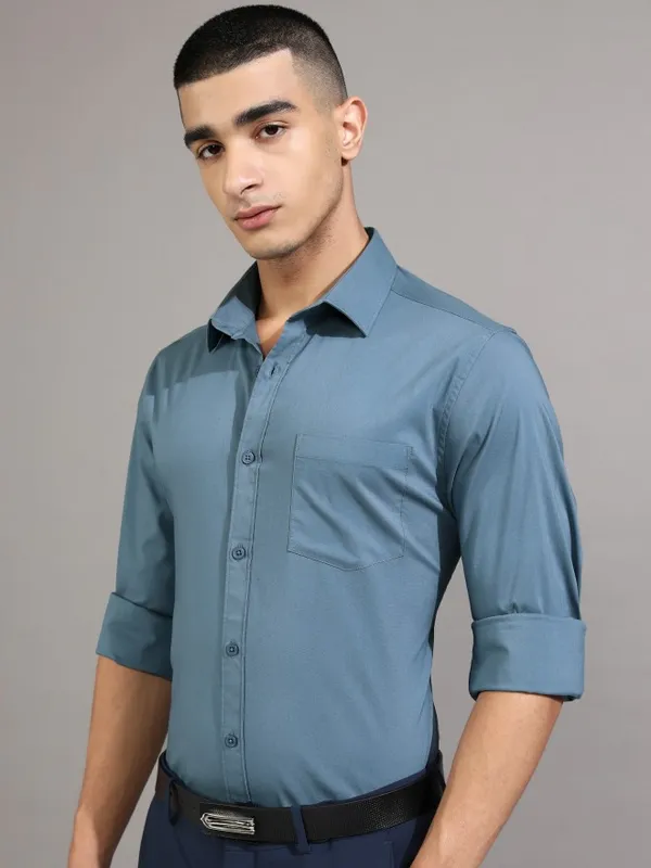 Highlander Men Blue Solid Slim Fit Casual Shirt