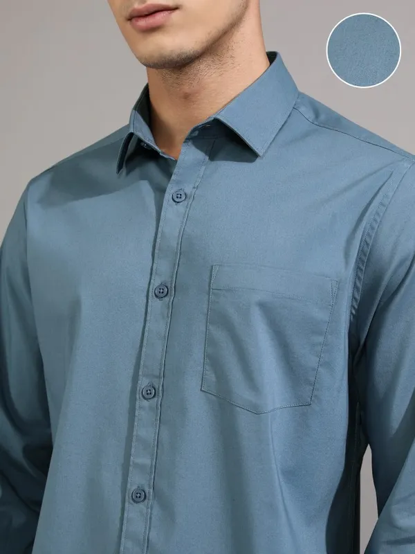Highlander Men Blue Solid Slim Fit Casual Shirt