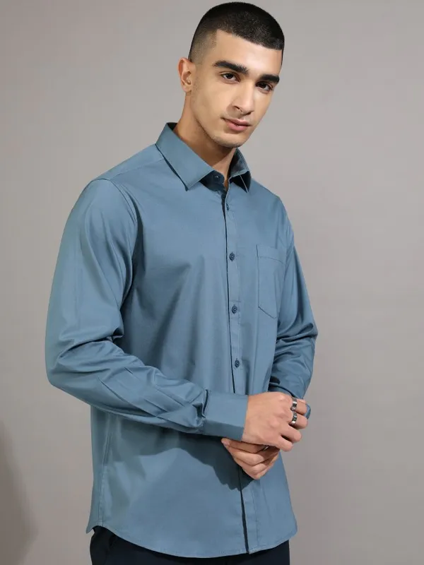 Highlander Men Blue Solid Slim Fit Casual Shirt