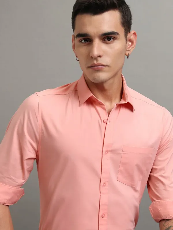 Highlander Men Peach Solid Slim Fit Casual Shirt
