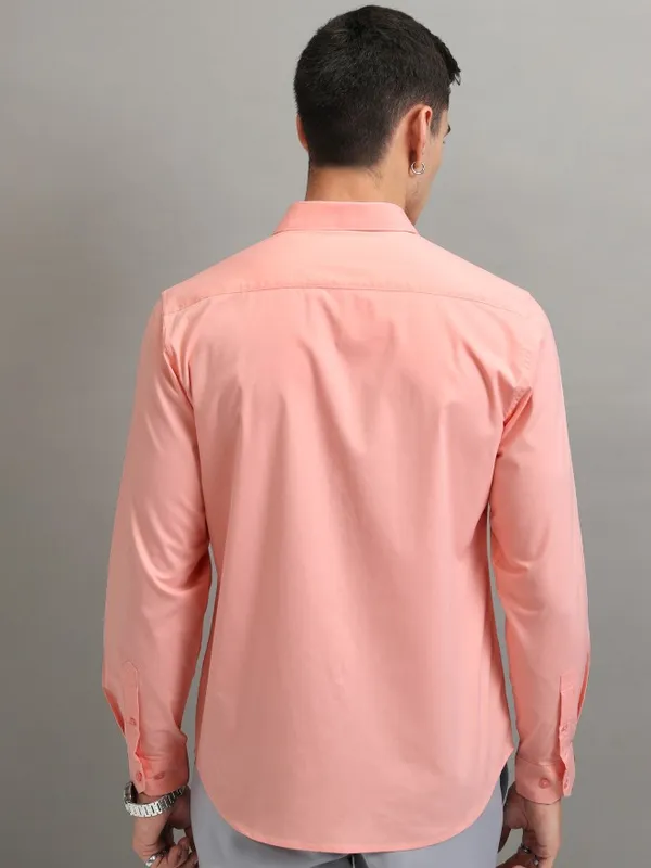 Highlander Men Peach Solid Slim Fit Casual Shirt
