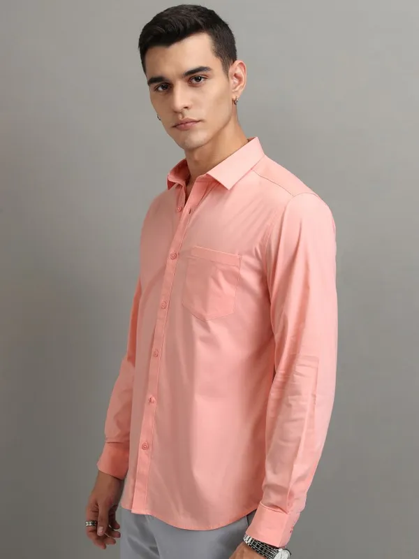 Highlander Men Peach Solid Slim Fit Casual Shirt