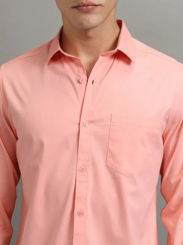 Highlander Men Peach Solid Slim Fit Casual Shirt