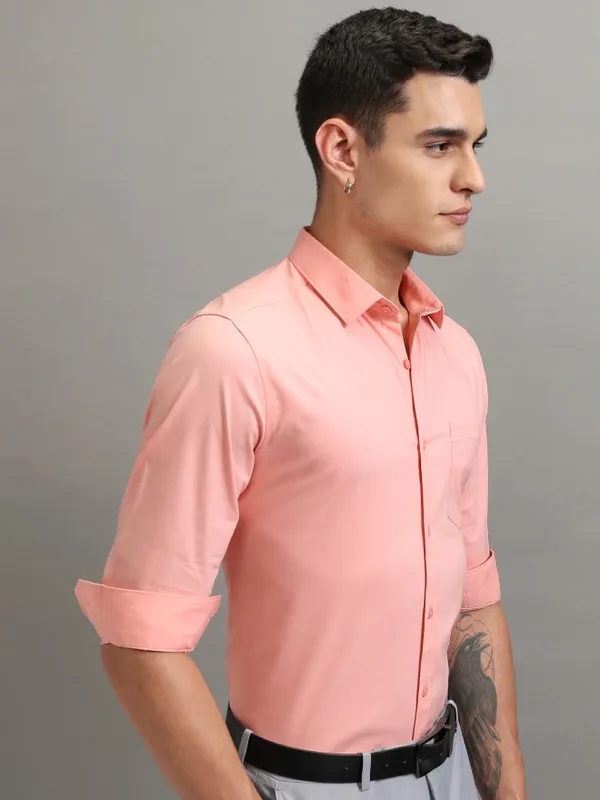 Highlander Men Peach Solid Slim Fit Casual Shirt