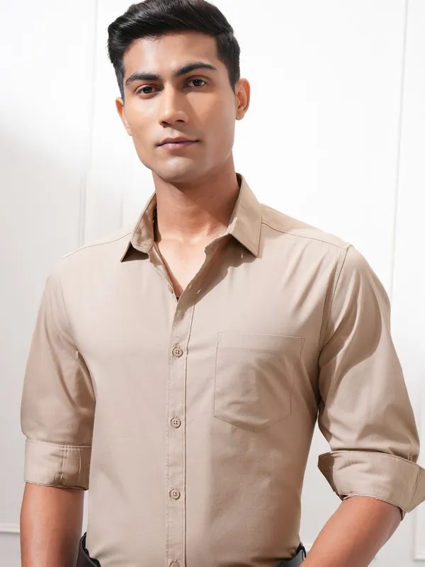 Highlander Men Taupe Solid Slim Fit Casual Shirt