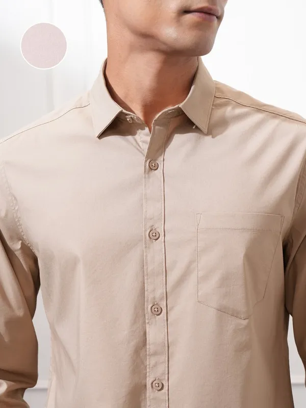 Highlander Men Taupe Solid Slim Fit Casual Shirt