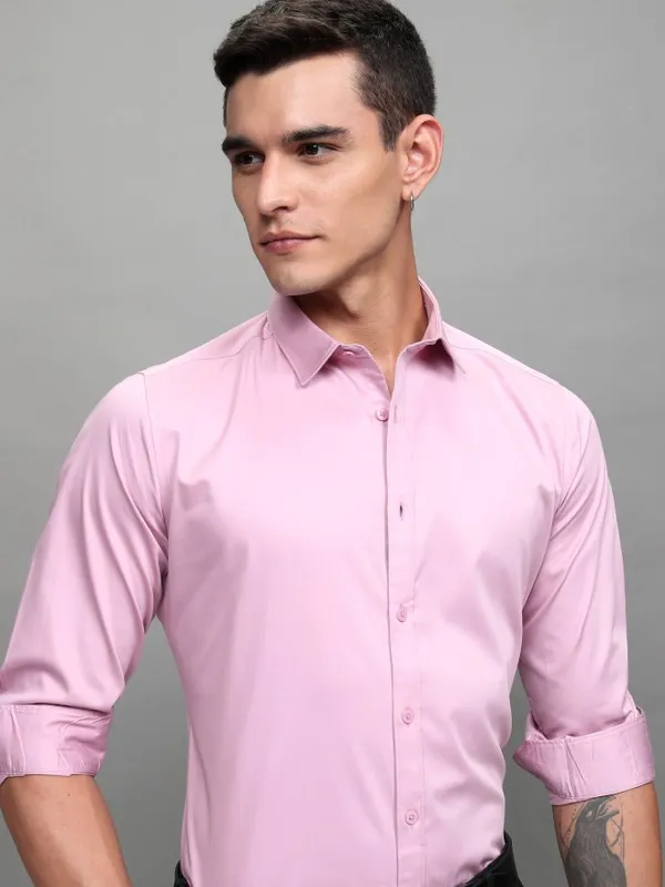 Highlander Men Pink Solid Slim Fit Casual Shirt