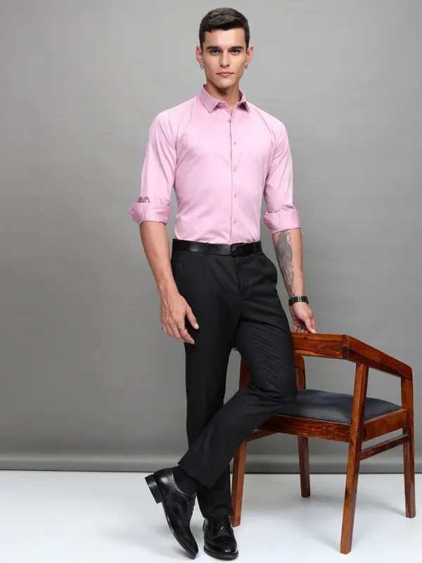 Highlander Men Pink Solid Slim Fit Casual Shirt