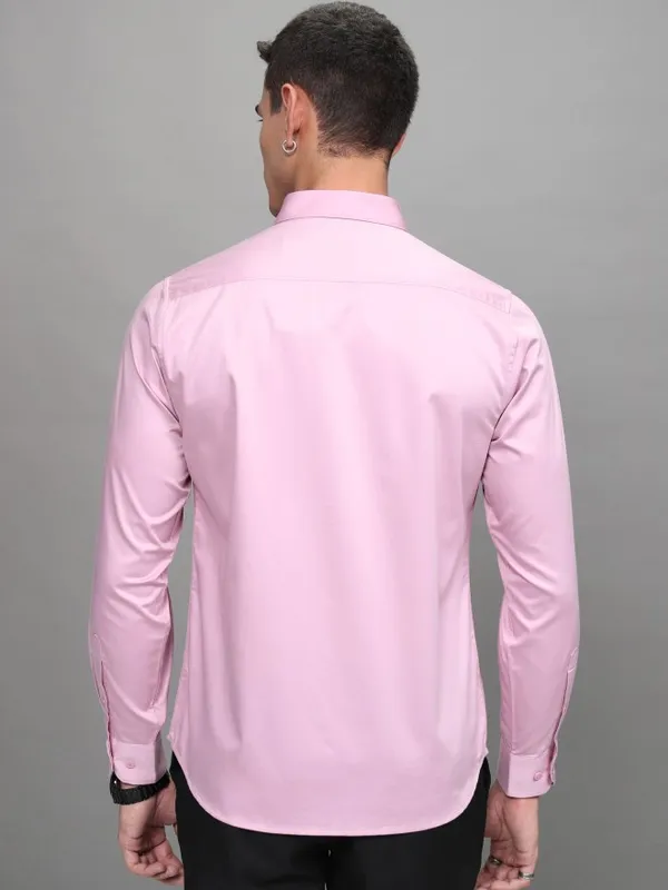 Highlander Men Pink Solid Slim Fit Casual Shirt