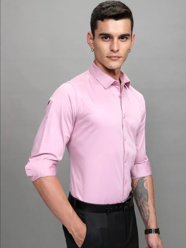 Highlander Men Pink Solid Slim Fit Casual Shirt
