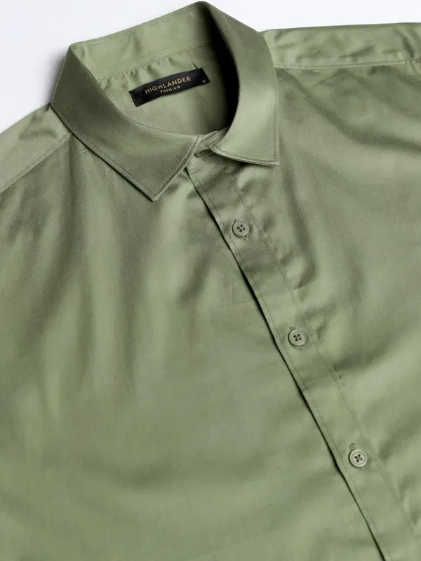 Highlander Men Olive Solid Slim Fit Casual Shirt