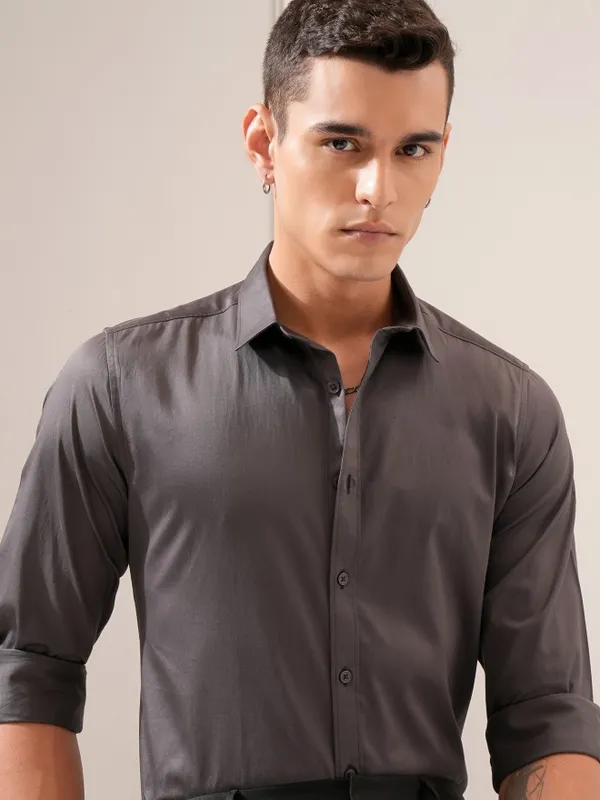 Highlander Men Grey Solid Slim Fit Casual Shirt
